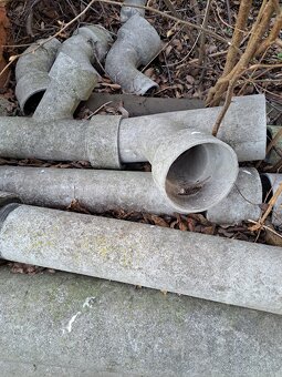 Starší kanalizační odpadové roury,kolena - 3