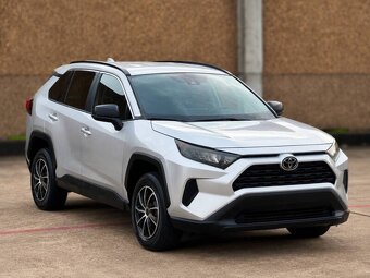 2021 Toyota RAV4 LE - 3