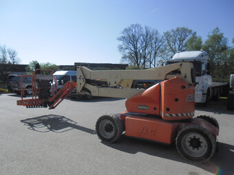 Kloubová pracovní plošina JLG E450AJ - 3