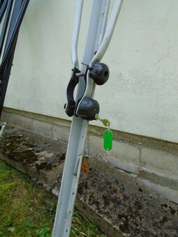 Prodám uzamykatelný nosič kola na auto - 3