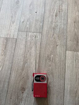 Staré přenosné radio - 3