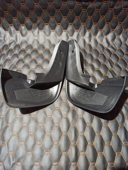 Zadní zástěrky OEM Toyota Corolla E12 - 3