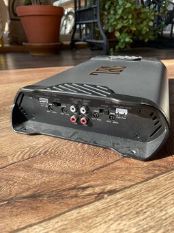 Zesilovač JBL - 3