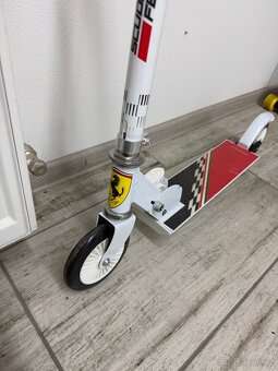 Koloběžka Ferrari - 3
