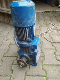 Elektromotor s převodovkou - 3