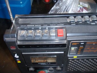 Retro radio s kazetákem (přehrávač) - 3