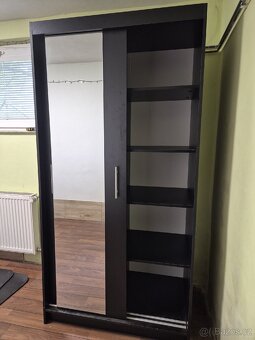Šatní skříň se zrcadlem - 3