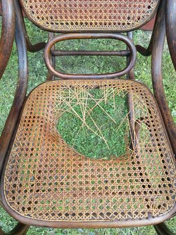 Prodám starožitné houpací křeslo Thonet - 3