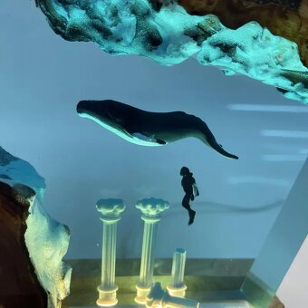 Svítící pryskyřičná lampa s dřevěnou podložkou (2) - 3