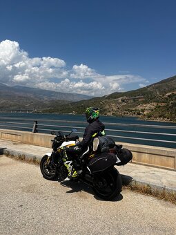 Yamaha FZ1n Laguna Seca - 3
