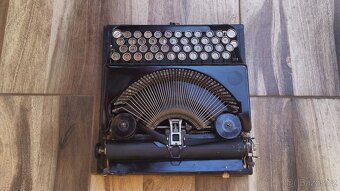 Prodám americký starožitní psací stroj Remington Portable . - 3