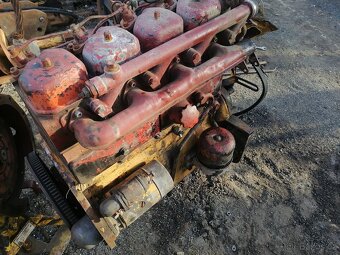Motor Zetor 7201 z terénní Desty, včetně příslušenství(start - 3