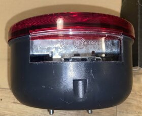 Skupinové světlo zadní kulaté třídílné. - 3