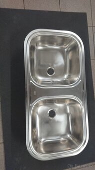 Nerezový kuchyňský dřez - 3