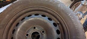 téměř nové zimní pneu 195/65 R15 škoda octavia vč.disků - 3