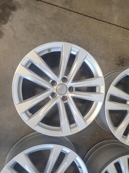 Prodám originální sadu alu disků 5x112 r19 66,6 AUDI - 3