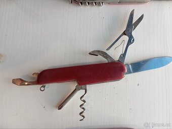 sbírka švýcarských skládacích nožů Victorinox - 3