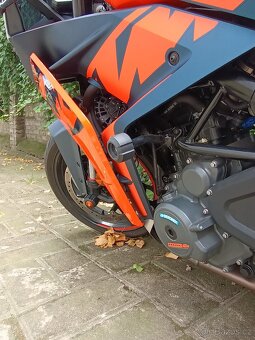 KTM RC 390 quickshifter padáky - 3