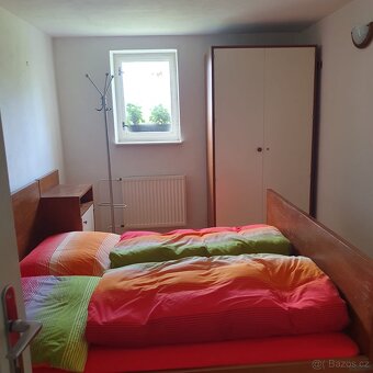 Postel, noční stolky a šatní skříně- ložnicová sestava - 3