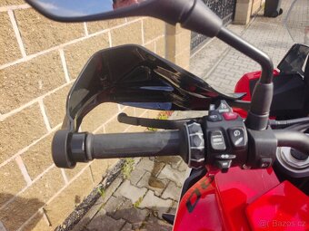 Blástry, kryty rukou, BMW nové - 3