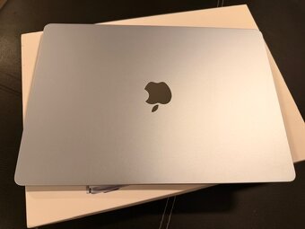Macbook Air M4 15,3" 16/256GB, sky blue, CZ, záruka 3/27 - 3