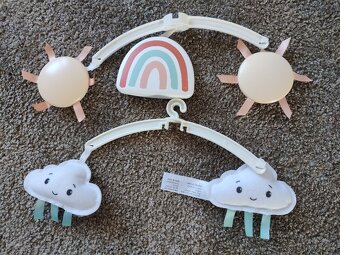 Kolotoč nad postýlku - 3