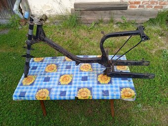 Rám s vidlicí a kyvkou Jawa 50 pionýr - 3