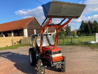 Malotraktor Kubota GL 29 s kabinou a čelním nakladačem - 3