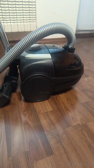 Prodám malý vysavač 1200w na sáčky - 3