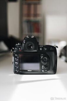 Nikon D700 - 3