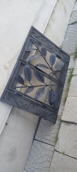 Kovaná okenní mříž 92 × 64 cm - 3