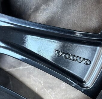 Letní sada Volvo XC90 275/45R20 110V - 3