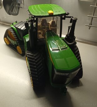 Pásový traktor Bruder - 3