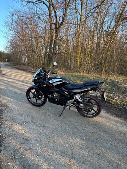 Honda cbr125 - 3