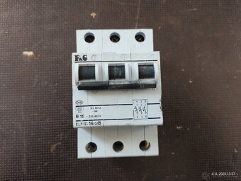Elektroinstalační materiál - 3