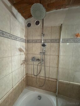 Vana se zástěnou a umyvadlo se skříňkou - 3