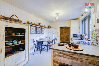 Prodej rodinného domu, 249 m², Vroutek, ul. Pod Věží - 3