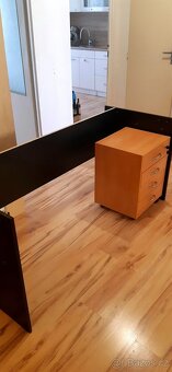 Velký  psací stůl s uzamykatelným kontejnerem - 3