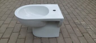 Nový závěsný bidet s montážní izolační stěnou - 3