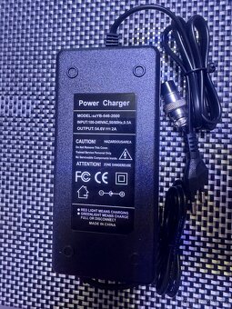 Nabíječka na koloběžku/elektrokolo - 3