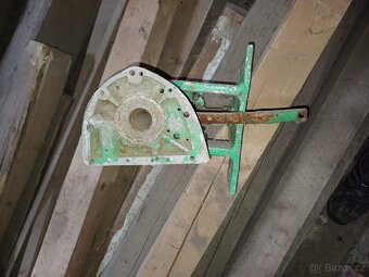 Část starého lodního motoru - 3