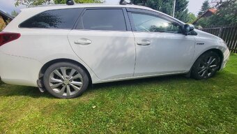 Toyota Auris Touring Sports HSD - 3
