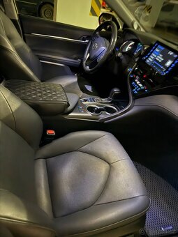 Toyota Camry hybrid - 3