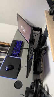 2x 27" monitor GIGABYTE AORUS (FI27Q a FI27Q-P) - 3