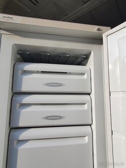 velký 200 litrů moderní mrazák  třída A+ - 3