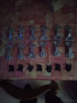 Tři sady nábytkářských pantů - 3