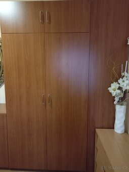Šatní skříně a komoda - 3