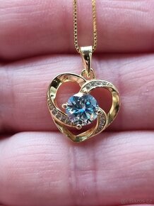 Náhrdelník ve tvaru srdce s modro-zeleným moissanitem 1ct - 3