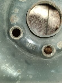 Plechové disky VW R16 + zimních pneu 205/55 - 3
