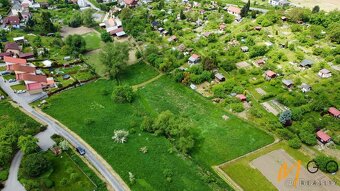 Prodej slunné zahrady o velikosti 2547m2 v těsné blízkosti c - 3